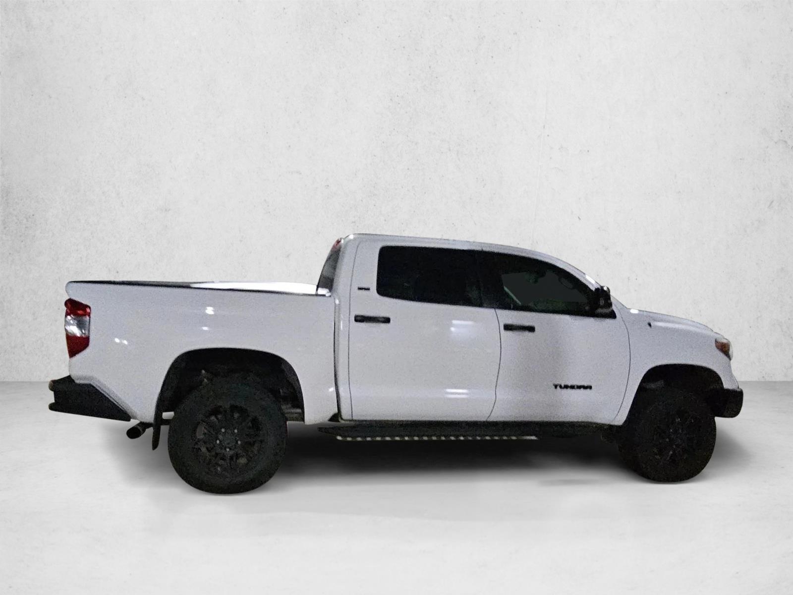 2018 Toyota Tundra SR5 CrewMax photo 3