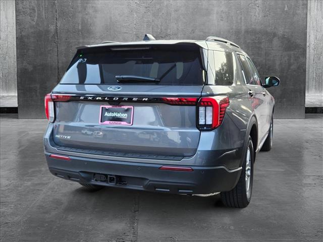 2025 Ford Explorer photo 2