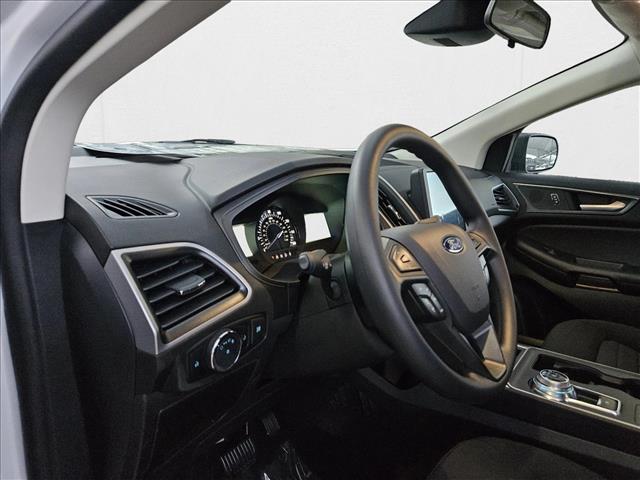 2024 Ford Edge SE photo 3