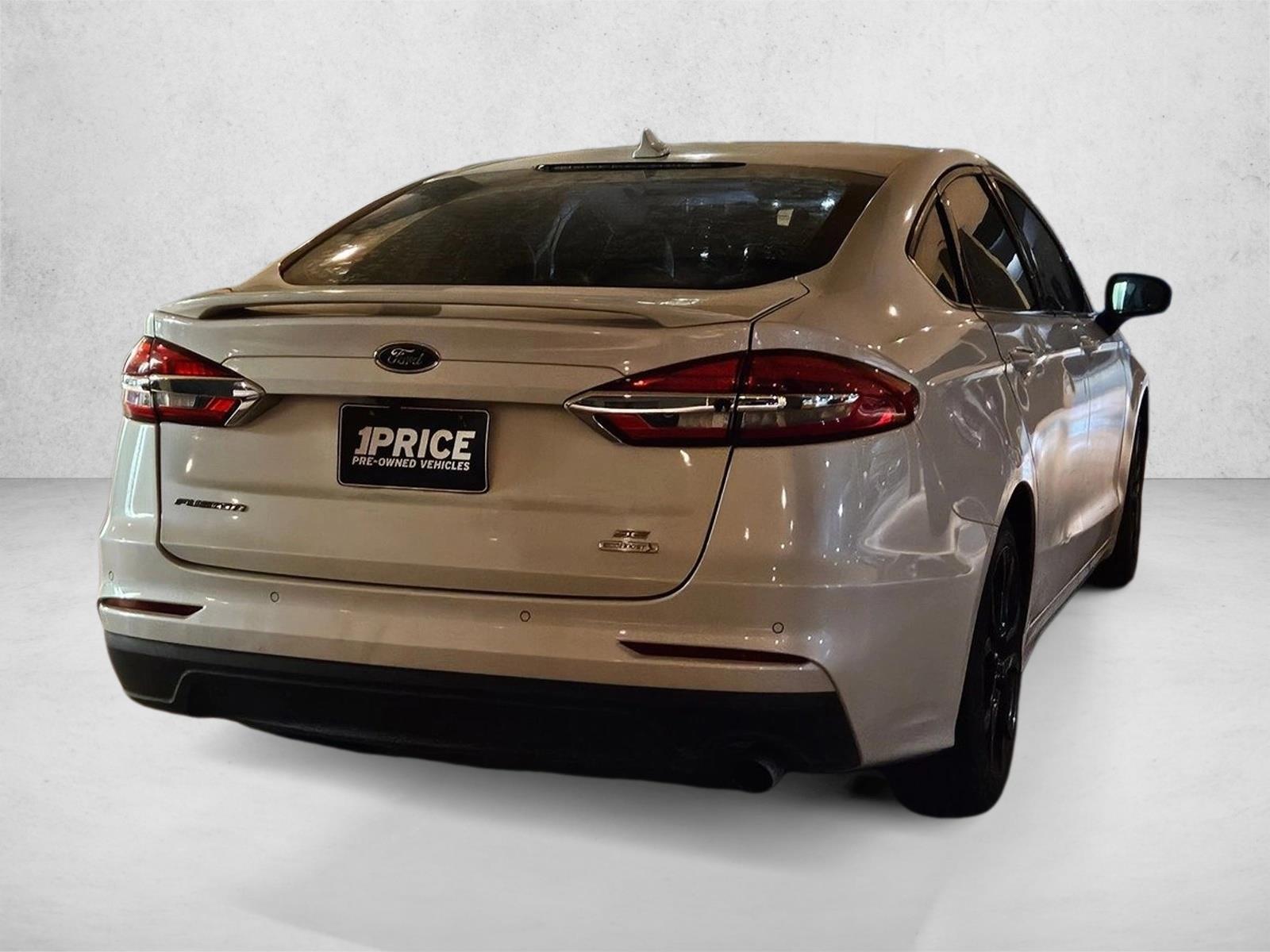 2020 Ford Fusion SE photo 4
