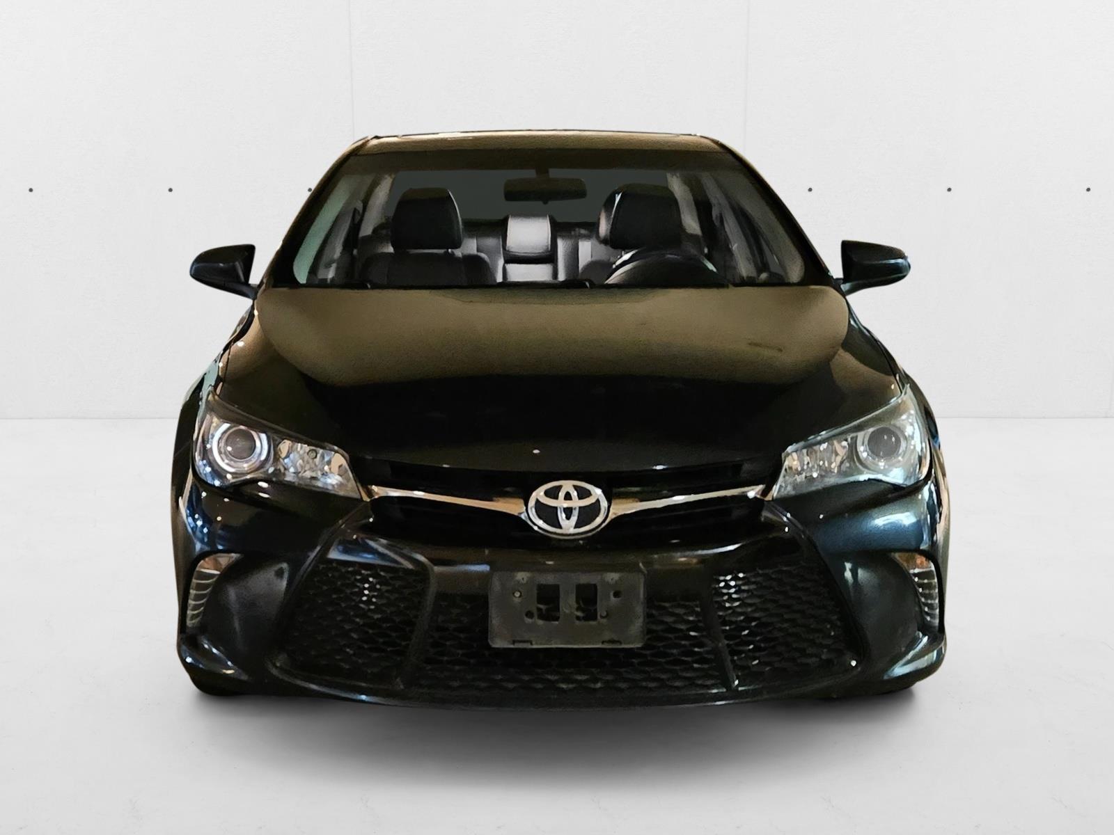 2017 Toyota Camry SE photo 2