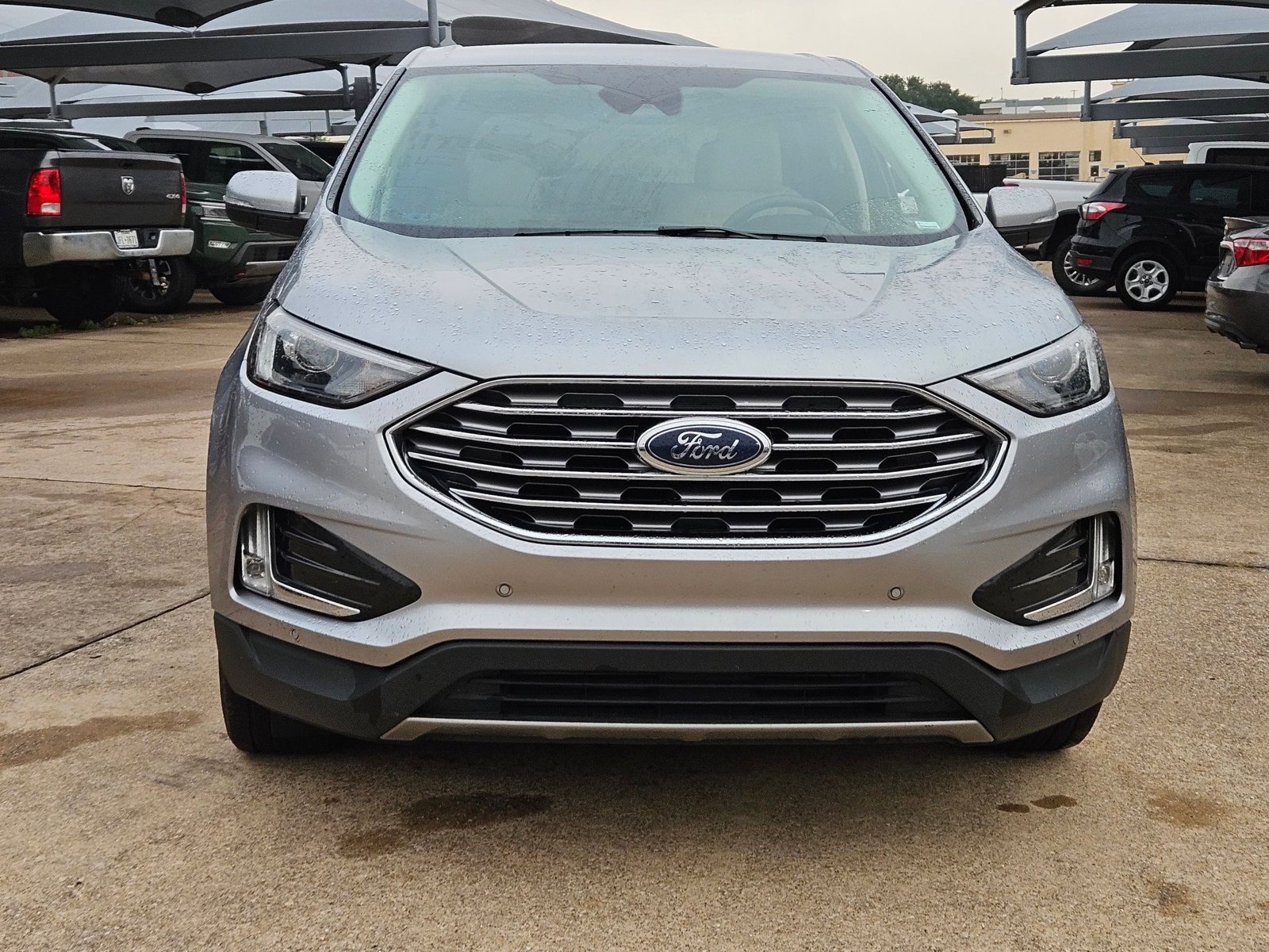 2022 Ford Edge Titanium photo 2