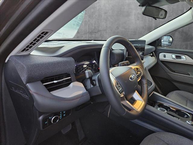 2025 Ford Explorer photo 3