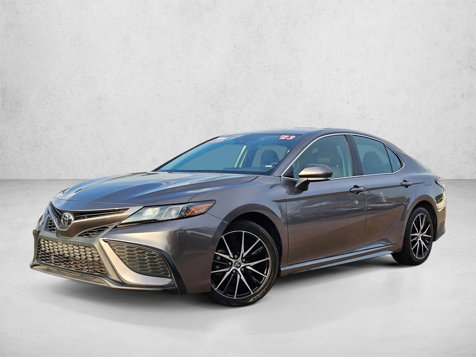 2023 Toyota Camry SE's photo