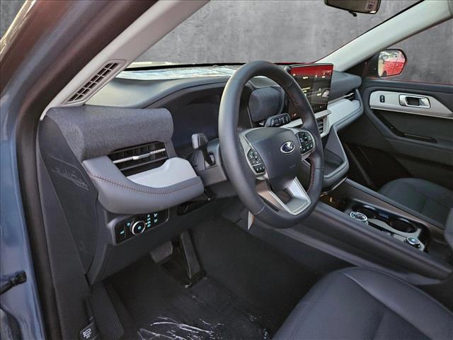 2025 Ford Explorer photo 3