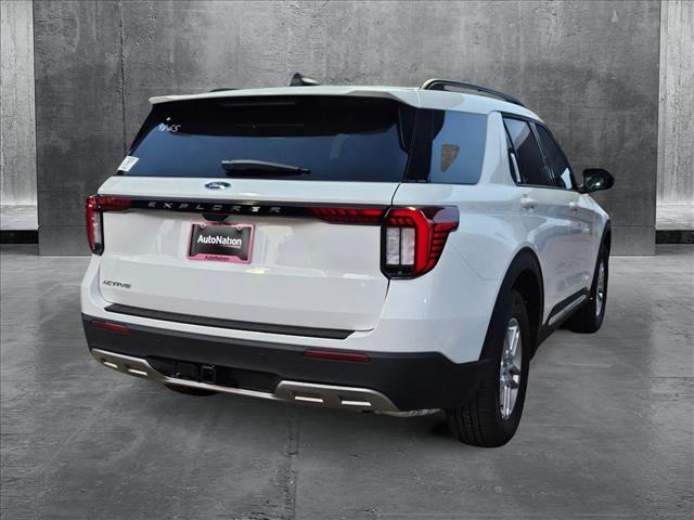 2025 Ford Explorer photo 2