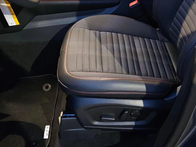 2025 Ford Explorer ST-Line photo 4