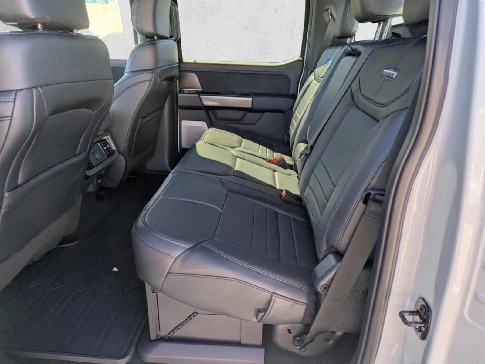 2026 Ford F-350 Super Duty Platinum - Photo 15
