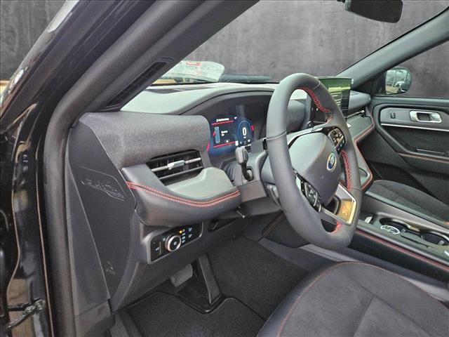 2025 Ford Explorer ST photo 3
