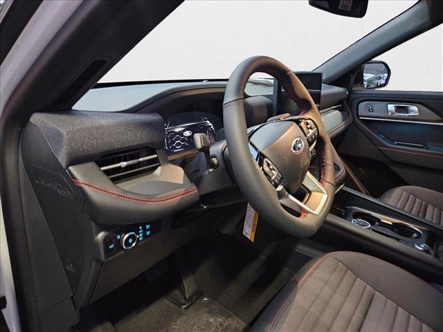 2025 Ford Explorer ST-Line photo 2