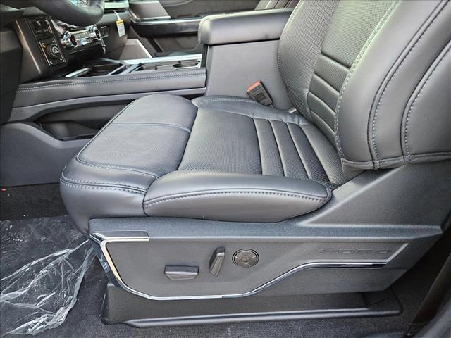 2026 Ford F-250 Platinum photo 4