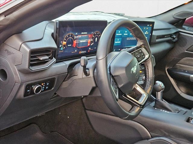 2025 Ford Mustang EcoBoost photo 3