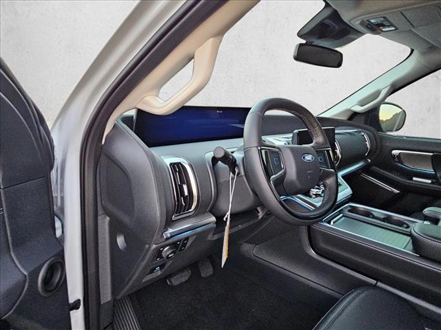 2025 Ford Expedition Platinum photo 4