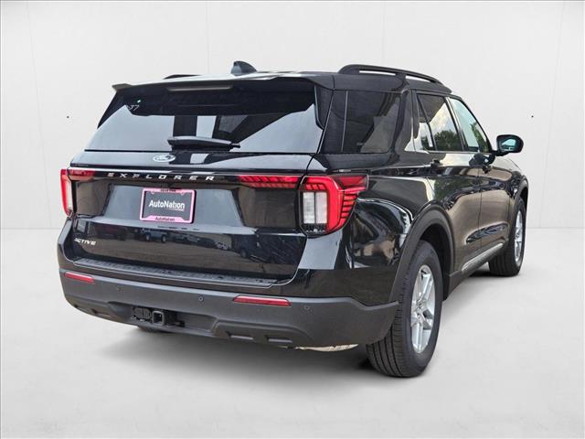 2025 Ford Explorer photo 2