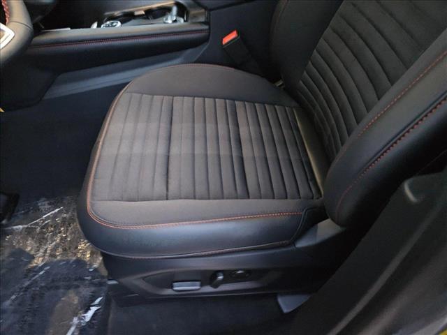 2025 Ford Explorer ST-Line photo 4