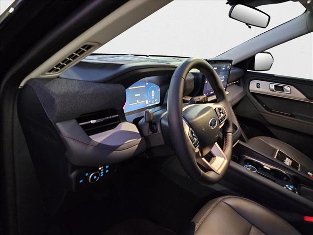 2025 Ford Explorer photo 3