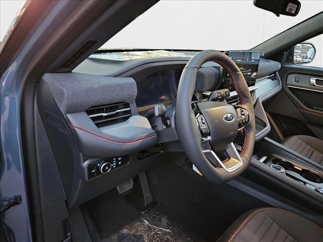 2025 Ford Explorer ST-Line photo 2