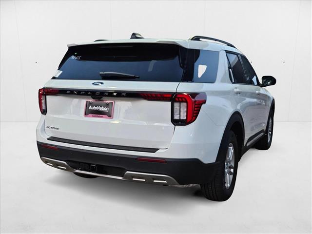 2025 Ford Explorer photo 2