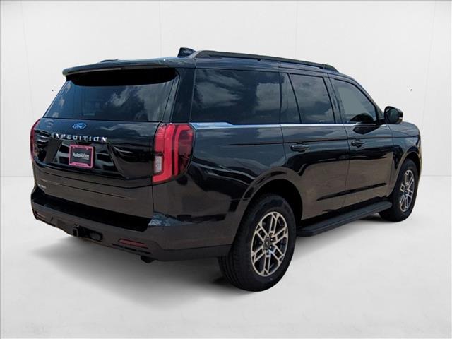 2025 Ford Expedition photo 2