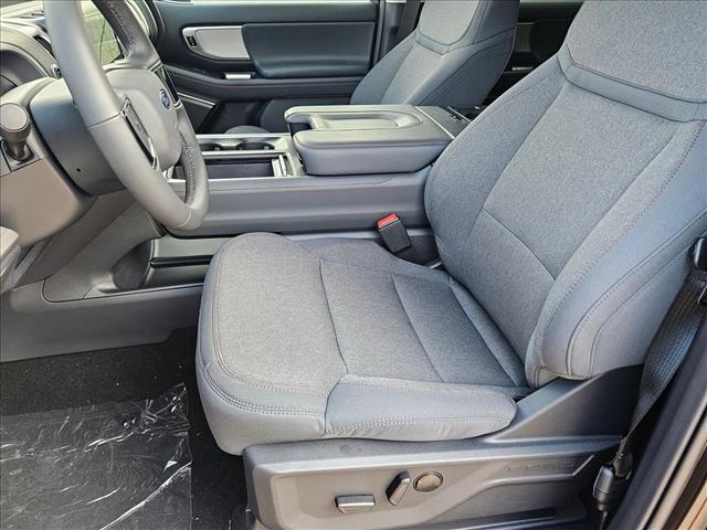 2025 Ford Expedition photo 4