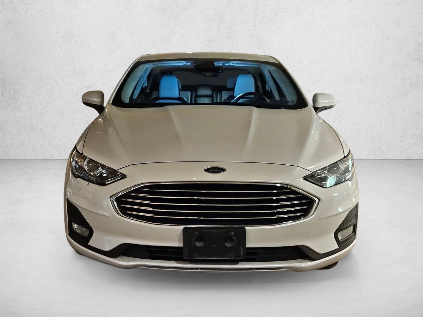 2020 Ford Fusion SE photo 2