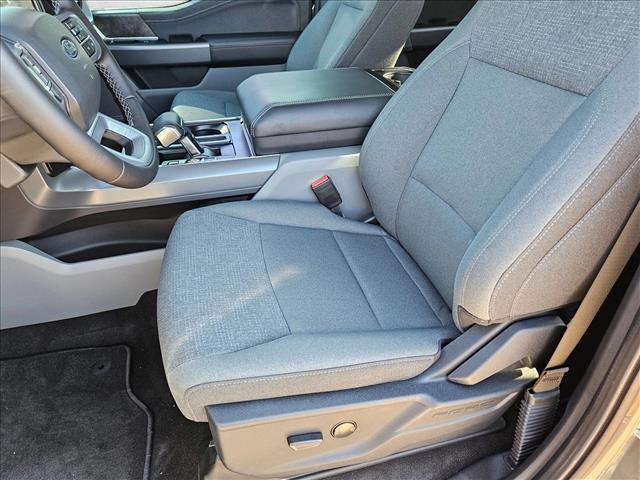 2025 Ford F-150 Lightning XLT photo 4
