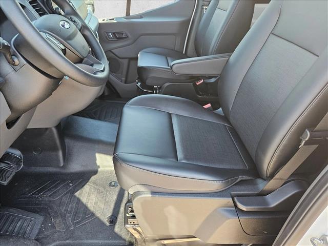 2025 Ford Transit photo 3
