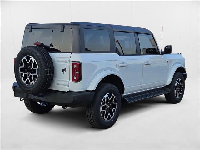 2025 Ford Bronco Outer Banks photo 2