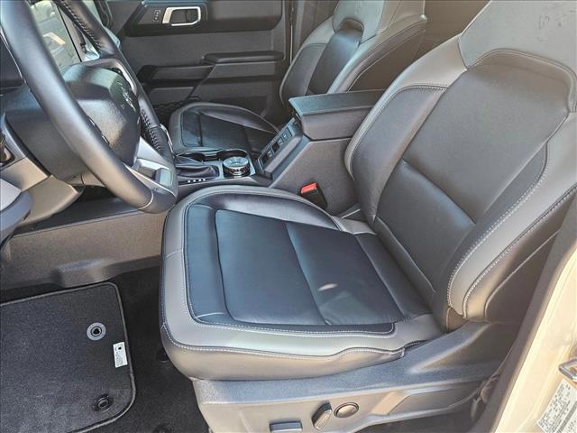2025 Ford Bronco Outer Banks photo 3