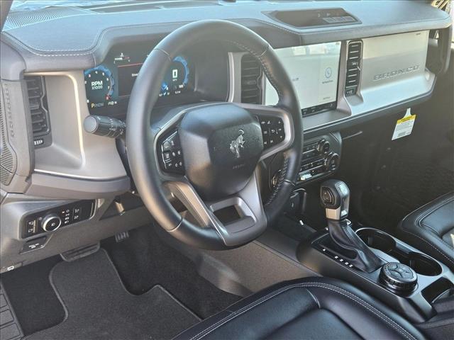2025 Ford Bronco Outer Banks photo 2
