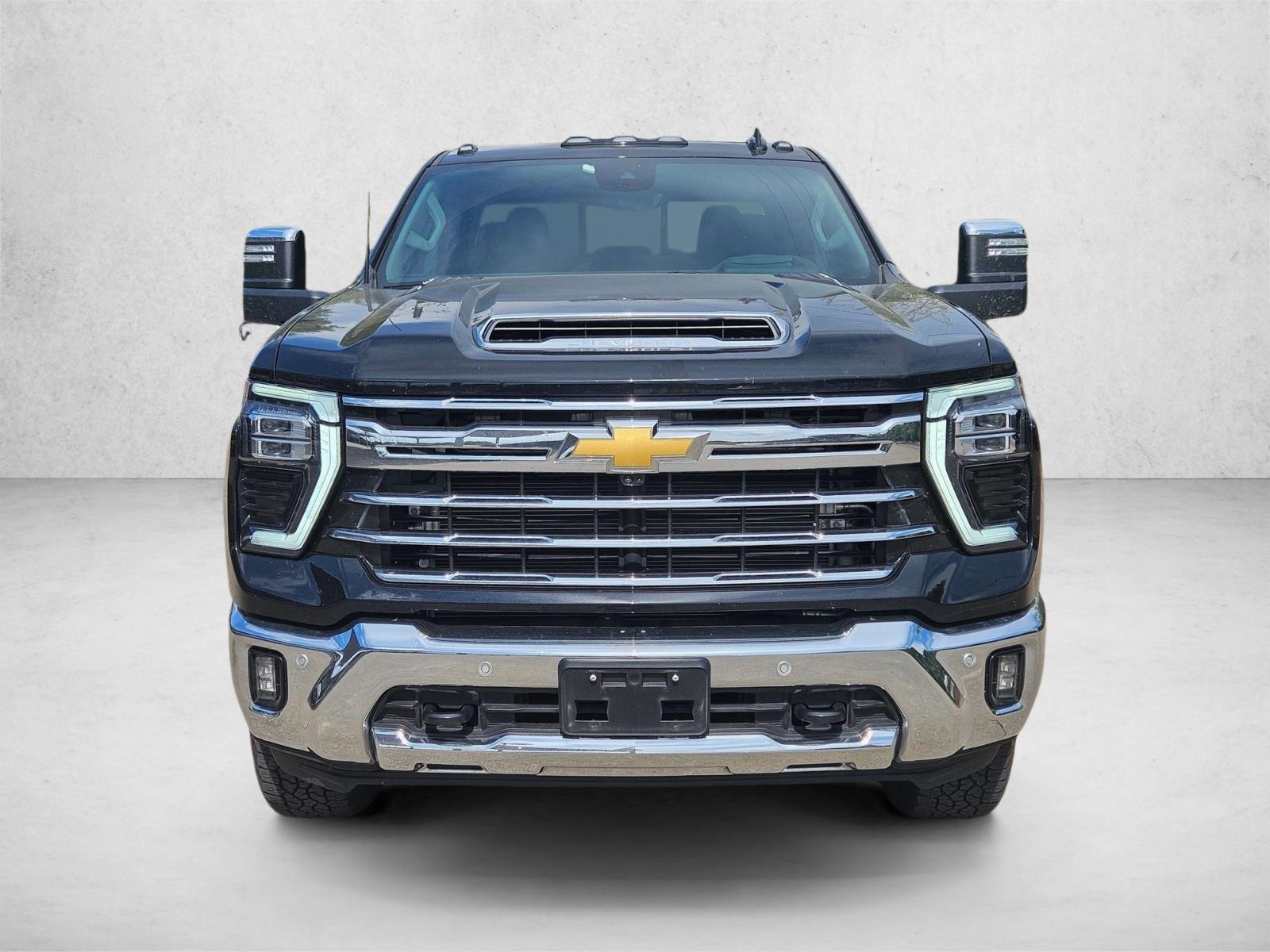 2025 Chevrolet Silverado 2500HD LTZ photo 2