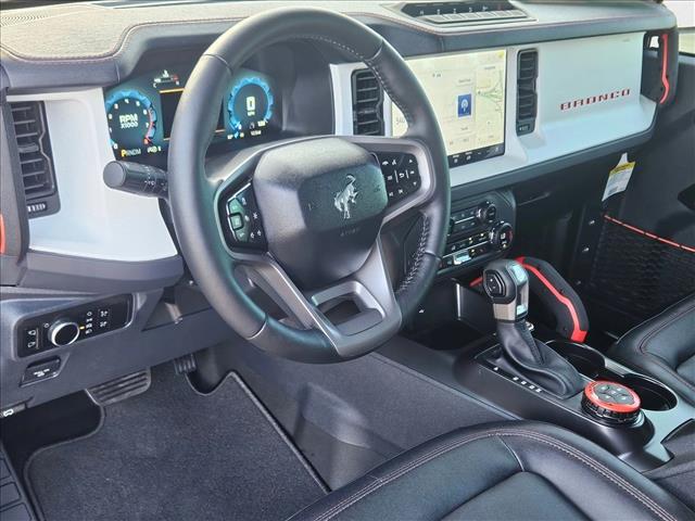 2025 Ford Bronco First Edition photo 3