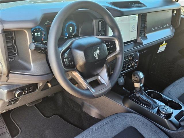 2025 Ford Bronco Base photo 3