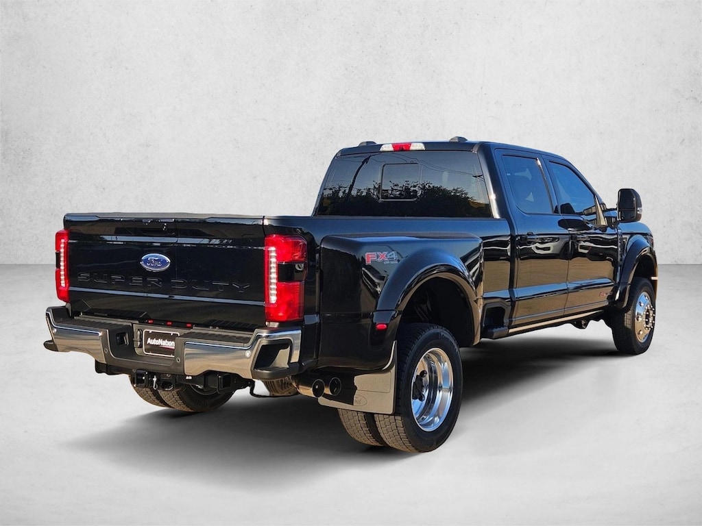 New 2026 Ford F-450 LARIAT Truck Crew Cab