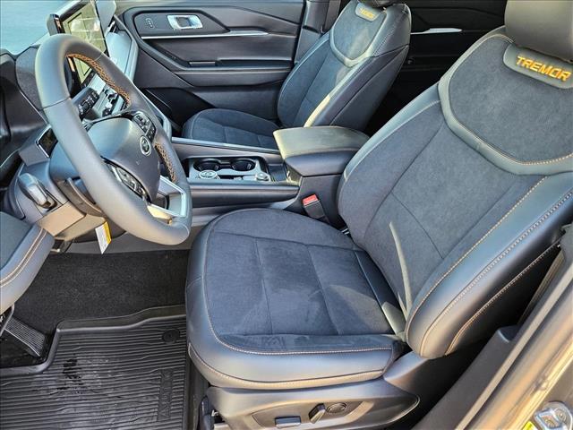 2026 Ford Explorer photo 3