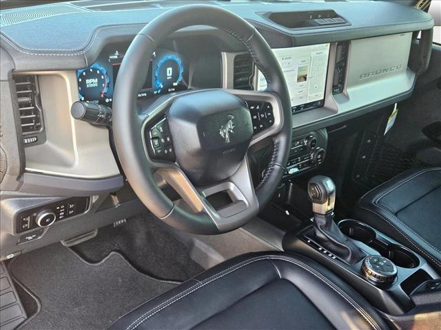 2025 Ford Bronco Outer Banks photo 2