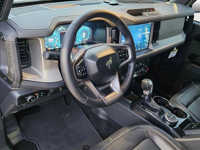 2025 Ford Bronco Outer Banks photo 3