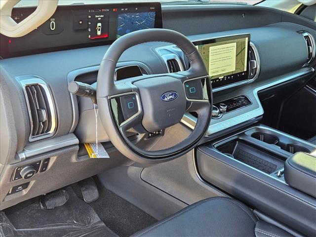 2025 Ford Expedition MAX Platinum photo 3