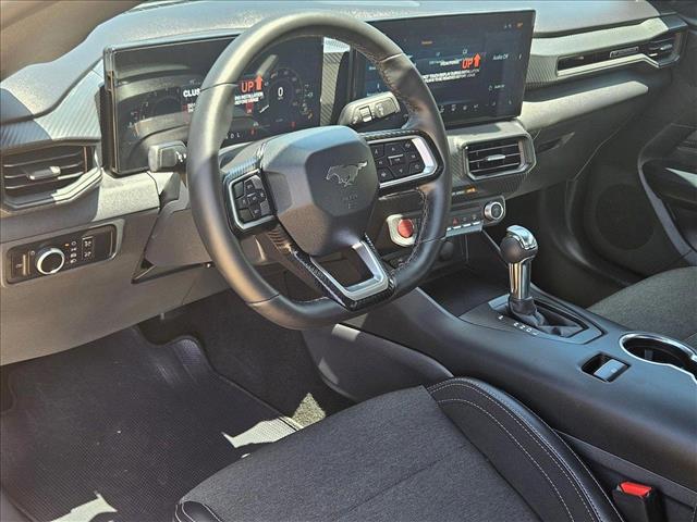 2025 Ford Mustang EcoBoost photo 3