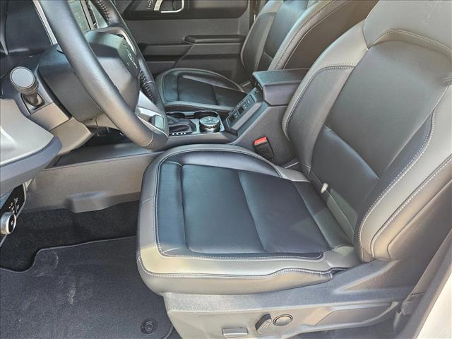 2025 Ford Bronco Outer Banks photo 4