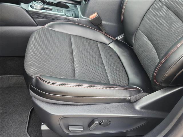 2025 Ford Escape ST-Line photo 3