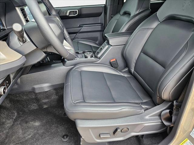 2025 Ford Bronco Outer Banks photo 4