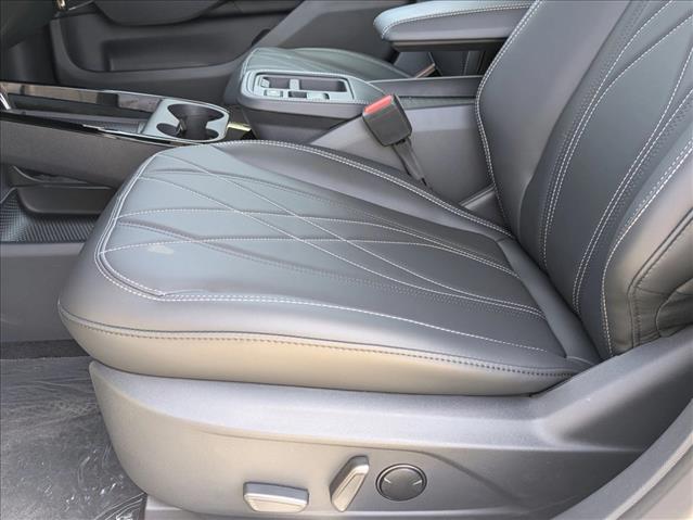 2025 Ford Mustang Mach-E Select photo 3
