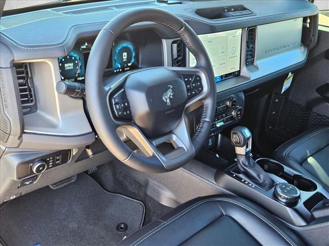 2025 Ford Bronco Outer Banks photo 3