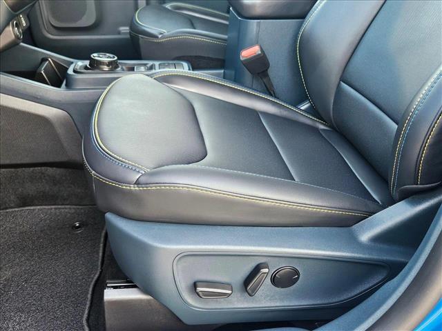 2025 Ford Maverick photo 3