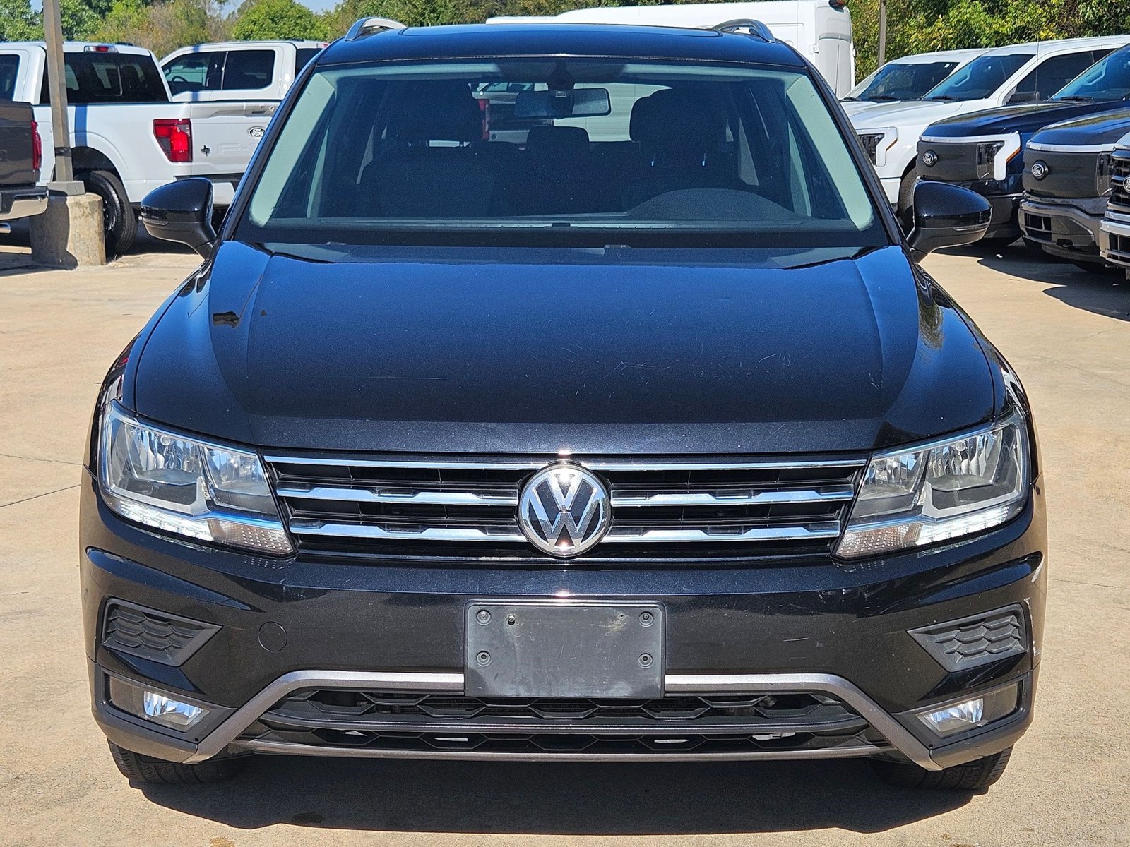 2018 Volkswagen Tiguan SEL photo 2