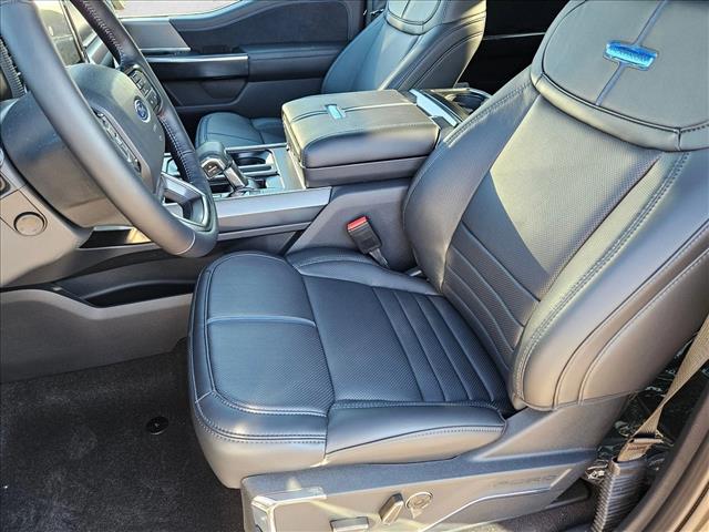 2025 Ford F-150 Platinum photo 4