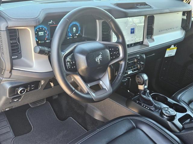 2025 Ford Bronco Outer Banks photo 3