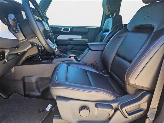 2025 Ford Bronco First Edition photo 4
