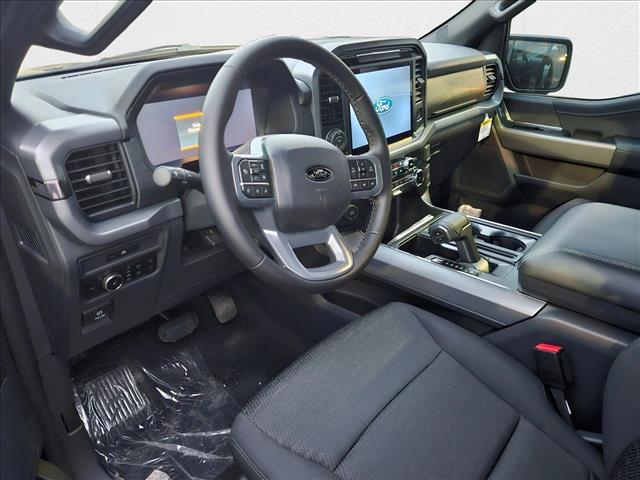 2025 Ford F-150 XLT photo 3
